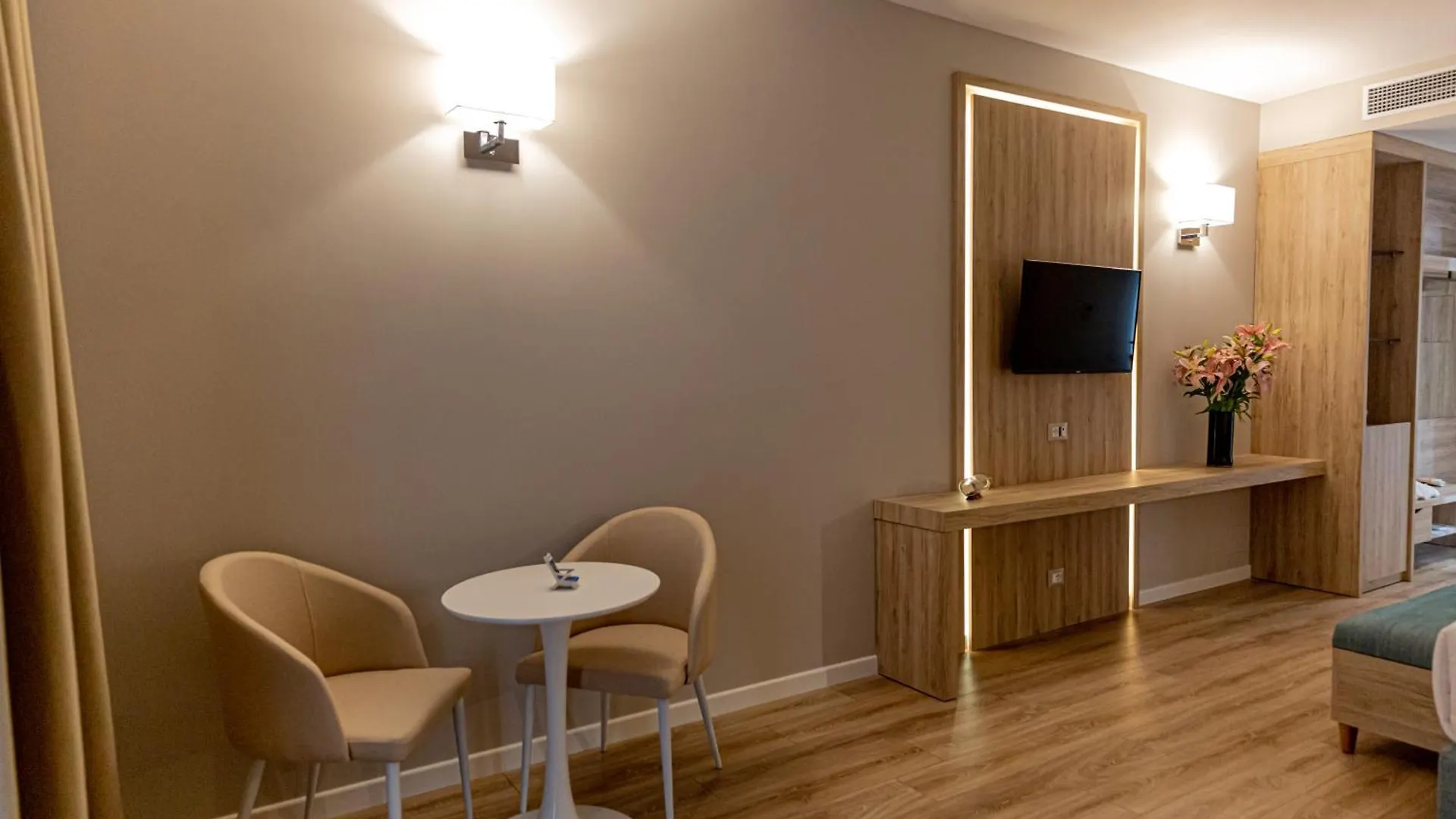 Regina Blu Hotel Radhime