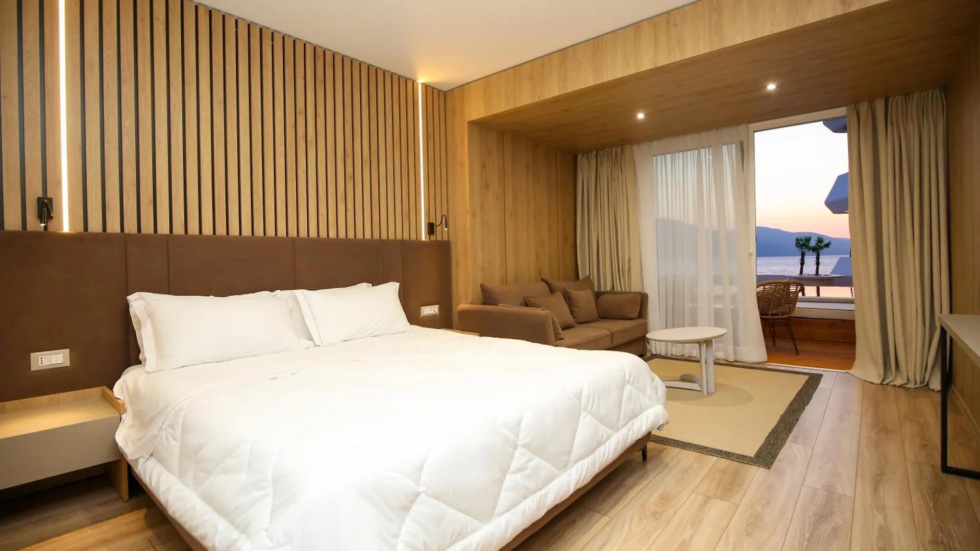 Regina Blu Hotel Radhime